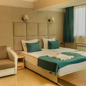 Vemara Boutique Hotel-free Parking Hotel Warna